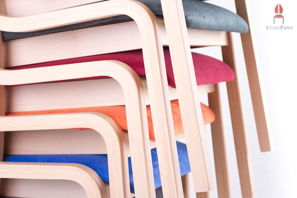 Die Sitzpolster können in unterschiedlichsten Farbtönen bezogen werden