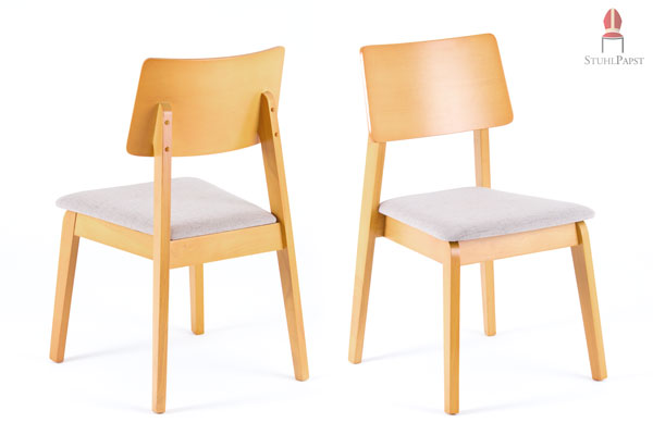 Formschöne Holzstühle mit weicher und gemütlicher Sitzfläche aus festem, robusten Objektstoff