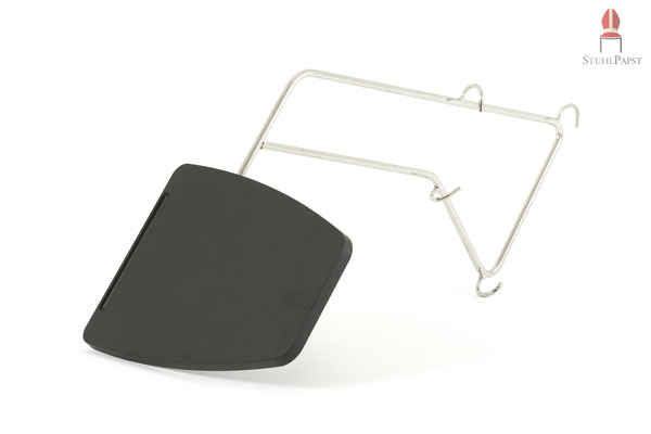 Die Tischplatten sind optional auch entfernbar, womit sich das Stuhlmodell als sehr flexibel zeigt