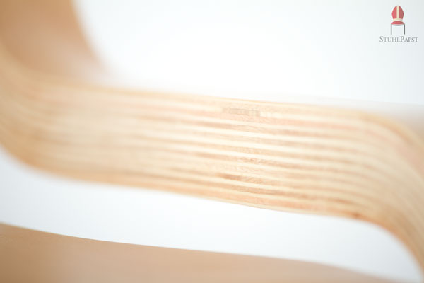 Das hochwertige Schichtholz in Echtholzoptik passt in nahezu jedes Dekor