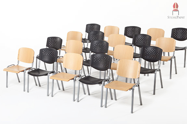 Alle Stühle der Reihe Iso lassen sich gut mit unserem Reihenverbinder verbinden