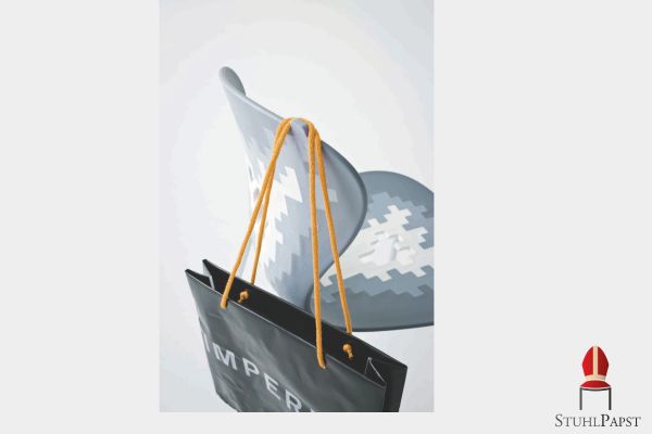 PIKANT Taschenhalterung stuhl pikant designstuhl objektstuhl gastronomie stuhl konferenzstuhl