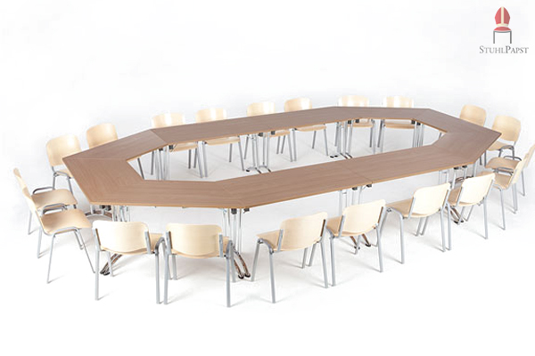 Modellhaft ist hier das Tischmodell Ele.gance als Konstellation für einen Konferenzraum aufgestellt