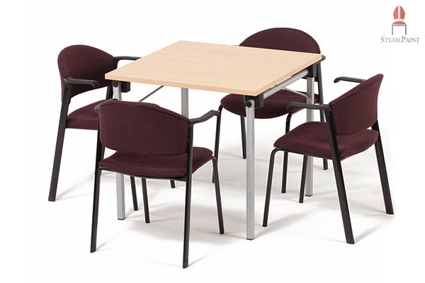 Auch Stühle ohne eine Holzoptik passen gut zum Design des Obj.ekt